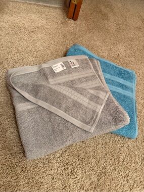 JCPenney NWT Gray and Blue Cotton Bath Towels - Soft Absorbent Set